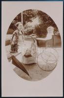cca 1910-1920 Nevelőnő? babával, fotólap, 9×14 cm