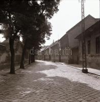 Kecskeméti utcaképek, épületek, Medgyesi László által készített fotók negatívjai, 16 db, 6x6 cm