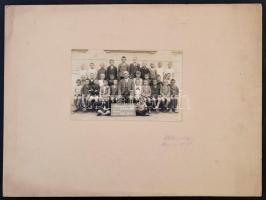 cca 1932-1933 Kaposvár, a Petőfi utcai általános iskola II. fiúosztálya az 1932-1933. tanévben, Sell...