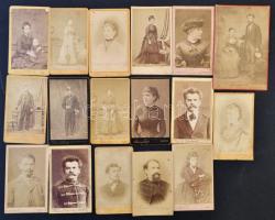 cca 1880-1890 Egy felvidéki nemesi család fotóalbuma, többségében feliratozott fotókkal, nevekkel (K...