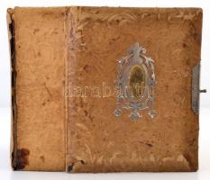 cca 1880-1890 Egy felvidéki nemesi család fotóalbuma, többségében feliratozott fotókkal, nevekkel (K...