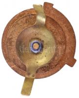 ~1970-1980. "BM. Kun Béla Zászlósképző Iskola" zománcozott, aranyozott sapkajelvény (35mm)...