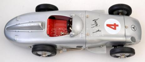 Märklin Mercedes versenyautó modell, fém, jó állapotban, felhúzó és plexi nélkül, h: 31 cm