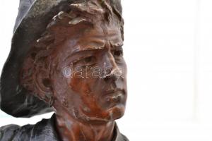 Moretti jelzéssel: Maat. Kalóz, festett spiáter, márvány talapzaton, m:30 cm