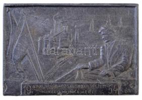1954. "Újítási Mozgalomban Végzett Kiváló Munkájáért" Zn plakett (68x99mm) T:2- ph.