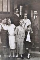 cca 1900-1940 Vegyes fotó tétel, dr. Weisz Bernát bártfai  királyi közjegyző hagyatékából,  29 db, k...