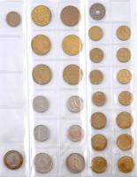 NUMIS négygyűrűs berakó 11db berakólappal, bennük modern külföldi érmék T:vegyes