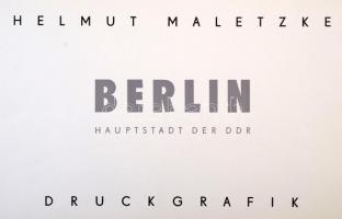 Maletzke, Helmut: Berlin. Hauptstadt der DDR. [Berlin], é. n.,  n. n. 10 db jelzett grafika, vászonkötésű mappába rendezve, jó állapotban