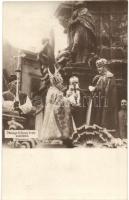IV. Károly király eskütétele Budapesten a Szentháromság szobornál. Alexy felvétele / Coronation ceremony of Charles IV, taking the oath in Budapest. So. Stpl