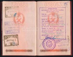 1957 Romániába szóló fényképes magyar útlevél ács részére, vízummal, egyéb bejegyzésekkel