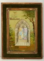 cca 1920 Házioltár a szent családdal, festett porcelán figura, Wachet und betet feliratú kivágott litográfia, üvegezett keretben, 55×36 cm