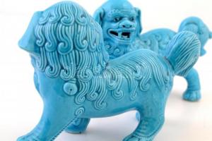 Kínai porcelán Fo-kutyák (kapuőrző oroszlánok), 2 db, hibátlanok, jelzés nélkül, 15x11 cm