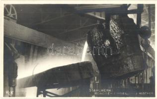 Leoben, Stahlwerk, Roheisen eingiessen in den Mischer / iron works, interior, Pouring the raw iron into the mixer. Karl Krall photo