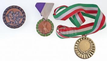 16db-os vegyes sport- és díjérem tétel, közte 1969."BP. Bajnokság III." ökölvívás fém díjé...