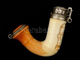 Tajtékpipa, ezüst (Ag.) áttört fejjel, homlokán Kossuth faragott arcképével, a csapillesztésnél &quo...