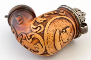 Díszesen faragott tajtékpipa, ezüst (Ag.) áttört fejjel, homlokán Napóleon faragott arcképével, jelz...