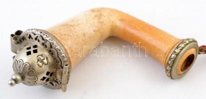 Tajtékpipa, díszes ezüst (Ag.) fejjel, jelzett, 7×7,5 cm /

Meerschaum pipe with silver (Ag.) head...
