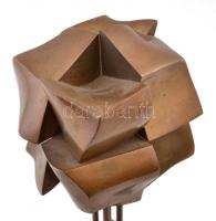 Lombok, bronz fa talapzaton, jelzés nélkül, m: 26 cm