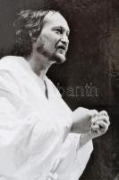 cca 1970 Életkép a Pécsi Balettszínház életéből, nagyméretű fotó, hátulján feliratozva, kartonra rag...