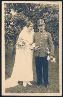 cca 1915-1920 Katonatiszt feleségével, fotólap, 14x9 cm