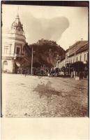 Déva, Deva; Kossuth Lajos utca, Hirsch Testvérek divatáruháza, Fehérkereszt szálloda, várrom / street view, shops, hotel, castle ruins, photo