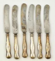 6 db ezüstnyelű (Ag.) kés, jelzettek, h: 21 cm, bruttó 248,7 g