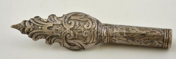 XVIII. század: Poncolt ezüst puskaveretek. Gazdagon díszített, figurális díszítéssel (kutyás őr) öss...