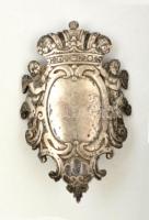 XVIII. század: Poncolt ezüst puskaveretek. Gazdagon díszített, figurális díszítéssel (kutyás őr) öss...