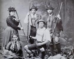 Catherine Hanf Noren: The Camera of My Family. The 100-years album of a German Jewish family. New Yo...