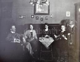 Catherine Hanf Noren: The Camera of My Family. The 100-years album of a German Jewish family. New Yo...