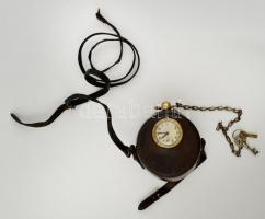 cca 1920 Isgus német őrjárat óra, mechanikus, működik, bőr tokban, kulcsokkal, h:15 cm, m: 7 cm