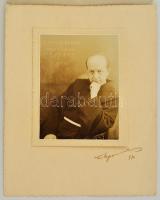 1930 Schrotty Pál (1886-1960) ferences szerzetes a magyarországi ferences rend későbbi vezetője, kartonra kasírozott fotó Deponte József műterméből, jelzett, 17x13 cm