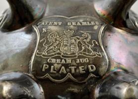 Antik jelzett kis kiöntő, alpakka, jó állapotban, m: 12,5 cm