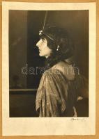 cca 1910 Balogh Rudolf (1879-1944): Ismeretlen nő portréja. Ceruzával és Balogh Rudolf címkéjével jelzett nagyméretű vintage fotó kartonon. Fotó méret 17x22 cm