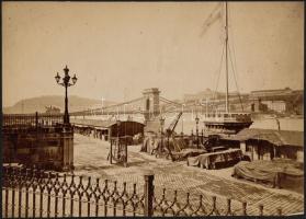 cca 1880 Budapest, Lánchíd a rakparttal. Nagyméretű papírkép fotó / Large photo of Budapest. 26x18 cm