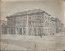 cca 1890 Budapest, IX. Fővám tér Vámház Nagyméretű fotó, szélén hajtásnyommal / Large photo of Budapest. 29x22 cm