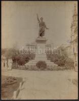 cca 1890 Budapest, Petőfi tér a Petőfi szoborral. Nagyméretű keményháú fotó. Erdélyi Mór (1866-1934) fotója. 30x21 cm