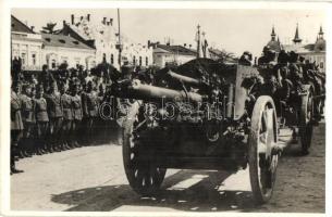 1940 Máramarossziget, Sighetu Marmatiei; bevonulás ágyúval / entry of the Hungarian troops, cannon