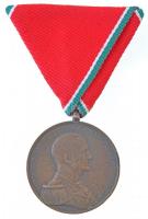 1939. "Magyar Bronz Vitézségi Érem" Br kitüntetés mellszalaggal. Szign.: Berán T:2 ph.  Hungary 1939. "Hungarian Bronze Gallantry Medal" Br decoration on ribbon. Sign.: Berán C:XF edge error  NMK.: 439.