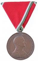 1939. Magyar Bronz Vitézségi Érem Br kitüntetés másolat mellszalaggal T:2  Hungary 1939. Hungarian Bronze Gallantry Medal Br decoration copy on ribbon C:XF