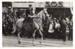 1940 Nagyvárad, Oradea; bevonulás, Horthy Miklós lovon, Dr. Grósz fogorvos üzlete / entry of the Hungarian troops, Horthy on horse, dentistry