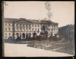 cca 1900 Budapest, VIII. Ludoviceum, a Ludovika épülete. Nagyméretű fotó. Erdélyi Mór (1866-1934) fotográfiája. 28x23 cm