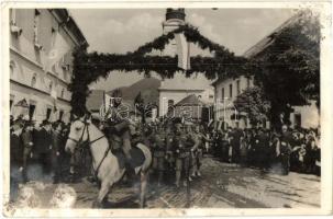 1940 Nagybánya, Baia Mare; bevonulás, szvasztika zászló / entry of the Hungarian troops, swastika falg, "1940 Nagybánya visszatért" So. Stpl (felszíni sérülés / surface damage)