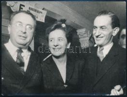 Vas Zoltán (1903-1983) és Lukács György (1885-1971) politikusok, Wellesz Ella fotója, 9x12 cm