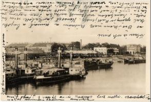 Komárom, Komarno; Dunai kikötő uszályokkal és gőzhajókkal / port, steamships, barges