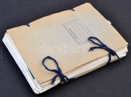 Minimum 500 darabos, kiskunhalasi pincészetekből származó borcímke gyűjtemény, szépen rendezetten, l...