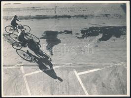 cca 1977 Kerekezők, 4 db feliratozott vintage fotóművészeti alkotás, 18x24 cm és 16x19,5 cm között