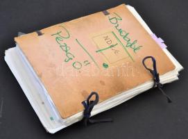 Minimum 600 darabos, magyar pezsgőcímke gyűjtemény, szépen rendezetten, lapokra ragasztva. Mind külö...