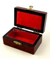 Vietnami gólyás jelenet (parfából) üveg vitrines dobozkában, 10×6 cm