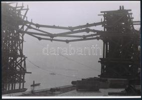 cca 1947 Budapest, Lánchíd, 9 db vintage negatívról készült mai nagyítás, 18x25 cm, + hozzáadva 8 db...